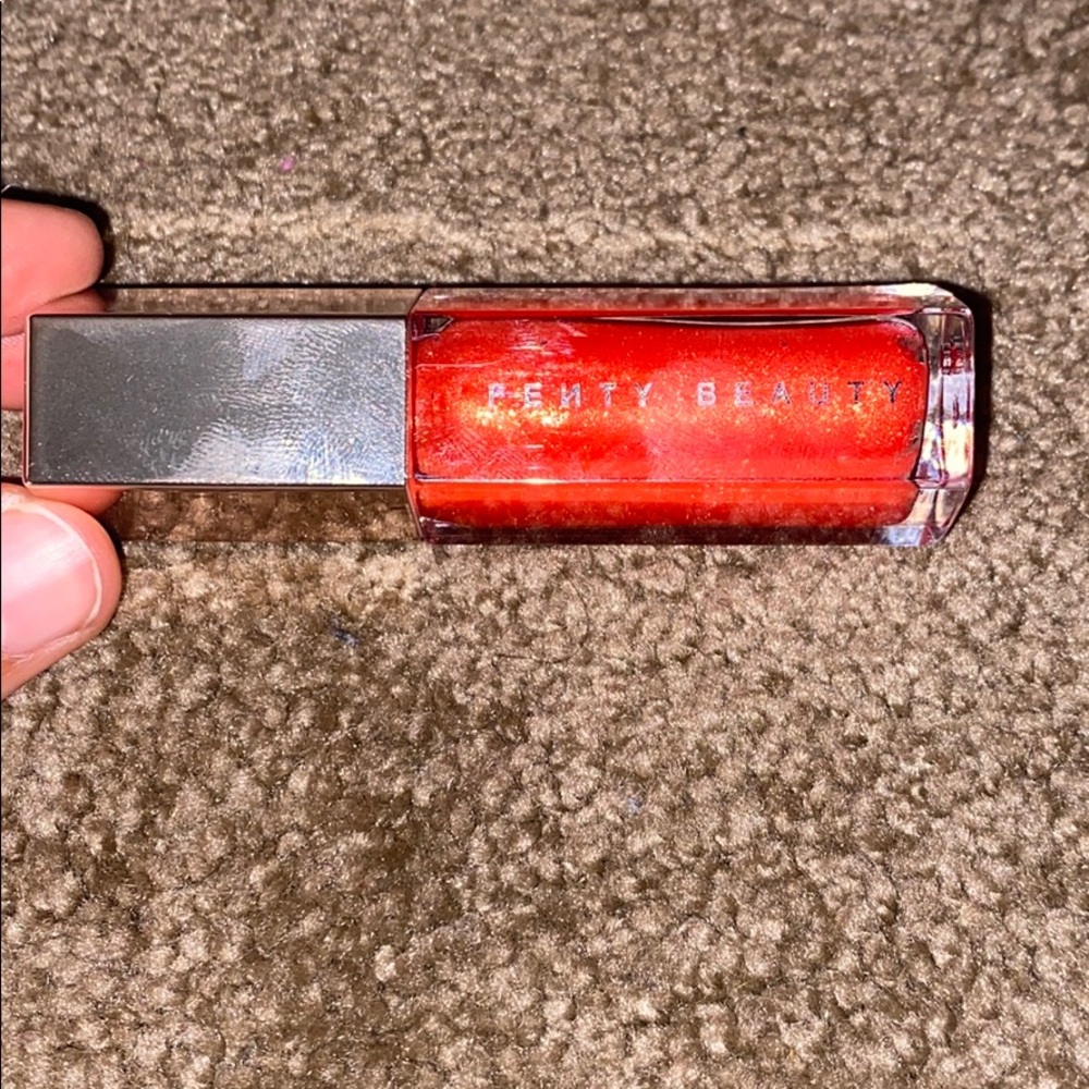I am selling a fenty lipgloss! :)